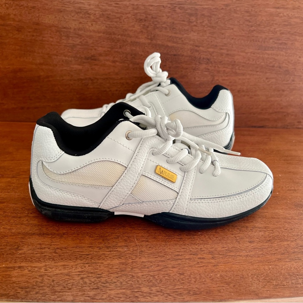Impulse White/Black Sneakers